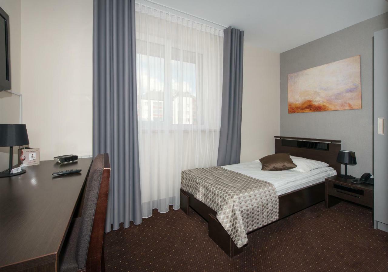 Hotel Capitol Biala Podlaska Bagian luar foto