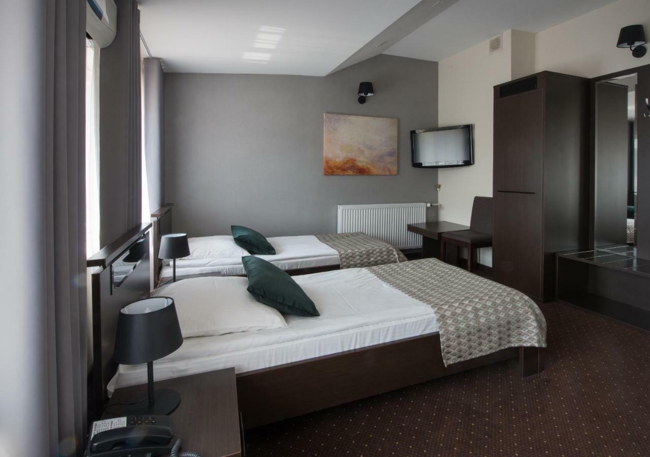 Hotel Capitol Biala Podlaska Bagian luar foto