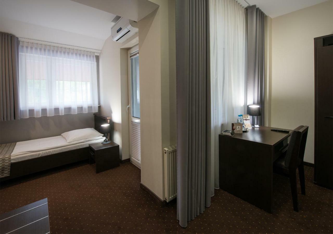Hotel Capitol Biala Podlaska Bagian luar foto