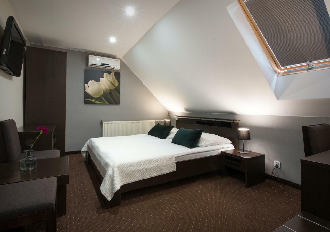 Hotel Capitol Biala Podlaska Bagian luar foto