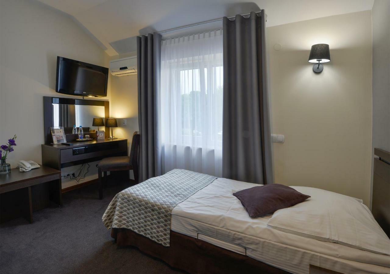 Hotel Capitol Biala Podlaska Bagian luar foto