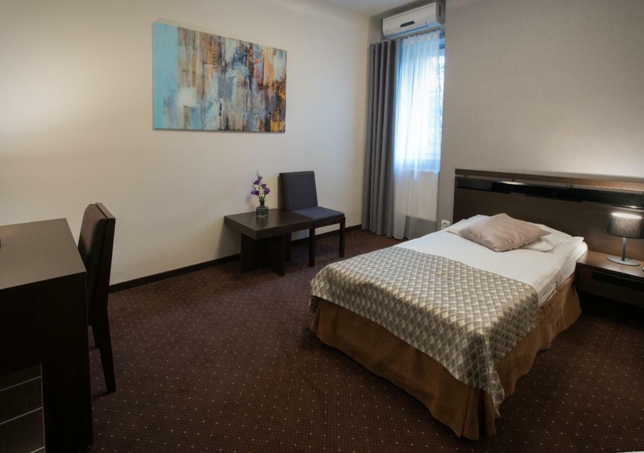 Hotel Capitol Biala Podlaska Bagian luar foto